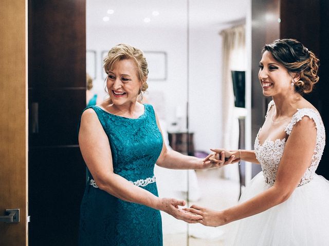 La boda de Manuel y Leticia en Dos Hermanas, Sevilla 35