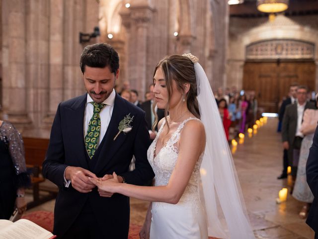 La boda de Javier y Lorena en Cangas De Onis, Asturias 37