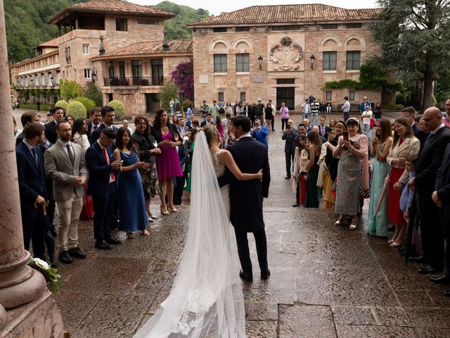 La boda de Javier y Lorena en Cangas De Onis, Asturias 46