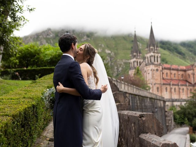 La boda de Javier y Lorena en Cangas De Onis, Asturias 56