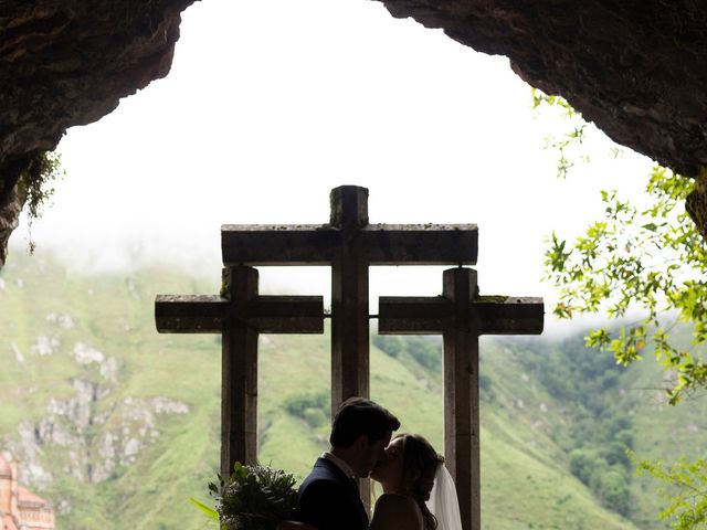 La boda de Javier y Lorena en Cangas De Onis, Asturias 61