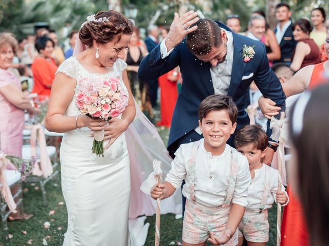 La boda de Juan y Isabel en Pilas, Sevilla 41