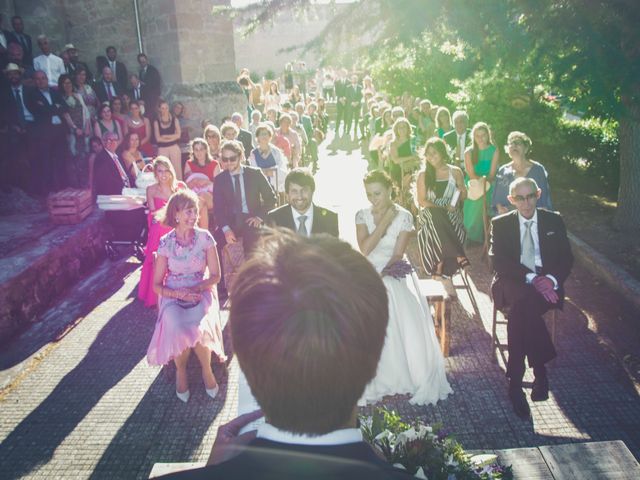 La boda de Carlos y Elena en Santa Gadea Del Cid, Burgos 27