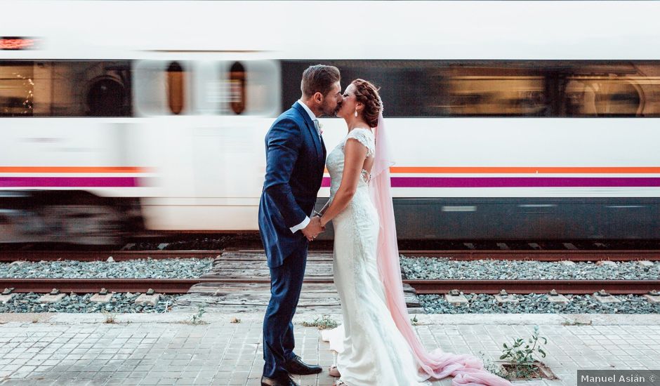 La boda de Juan y Isabel en Pilas, Sevilla