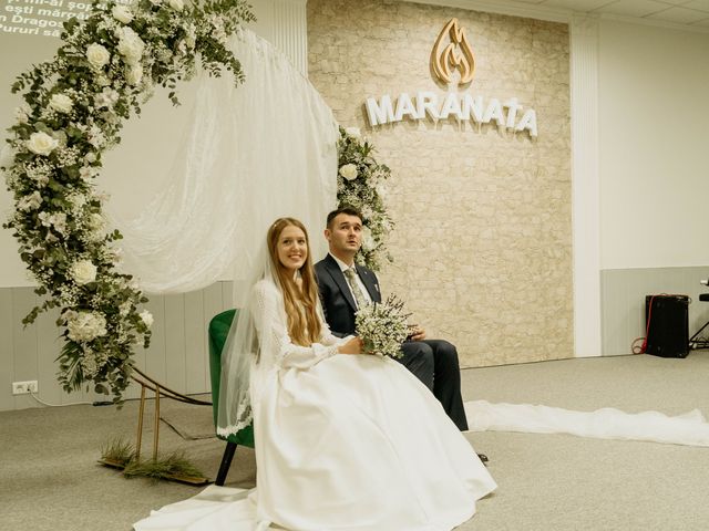 La boda de Adorian y Valentina en Villarrobledo, Albacete 56