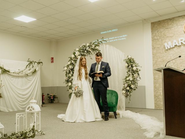 La boda de Adorian y Valentina en Villarrobledo, Albacete 57