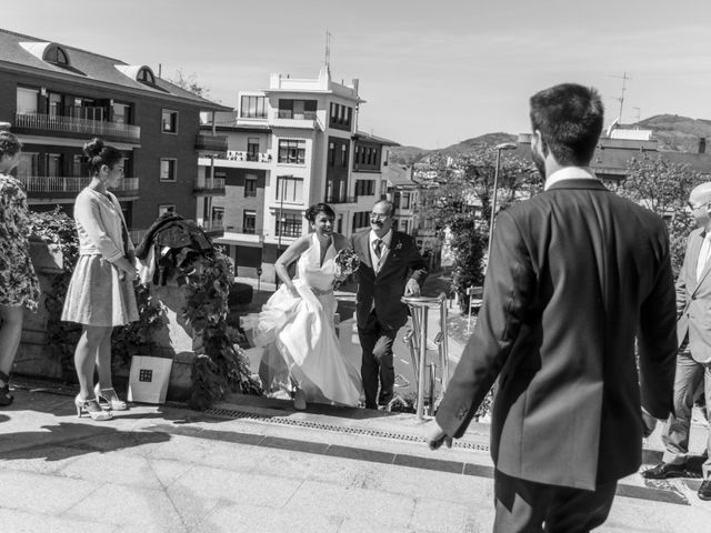 La boda de Iñaki y Tamara en Bakio, Vizcaya 15