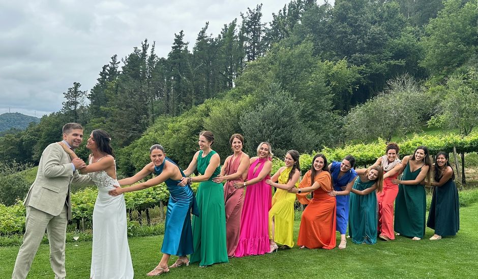 La boda de Yosh y Jara en Orio, Guipúzcoa