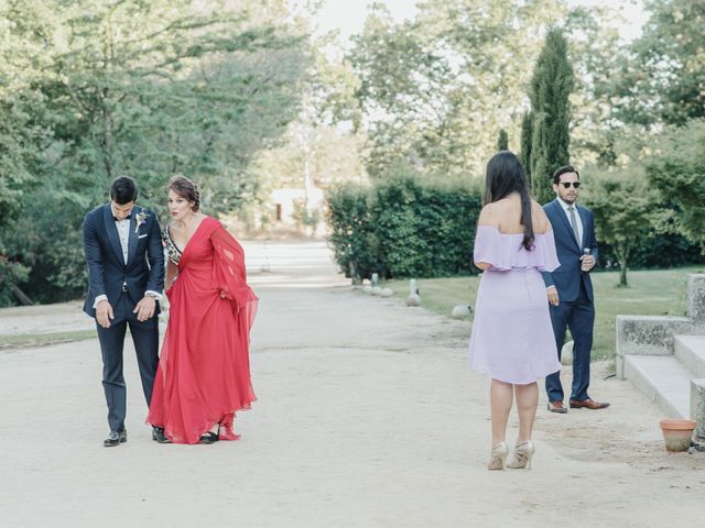 La boda de Mariana y Hugo en Aldea Del Fresno, Madrid 66