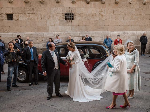La boda de Kiko y María en Valverdon, Salamanca 39