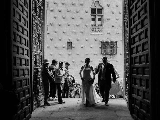 La boda de Kiko y María en Valverdon, Salamanca 41