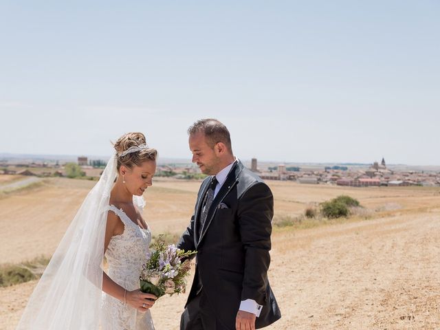 La boda de Alberto y Demelsa en Paredes De Nava, Palencia 36