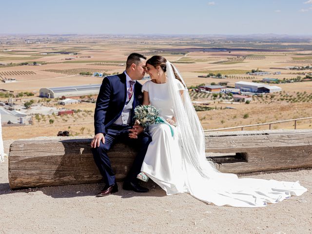 La boda de Miguel Ángel y Inmaculada en Consuegra, Toledo 117