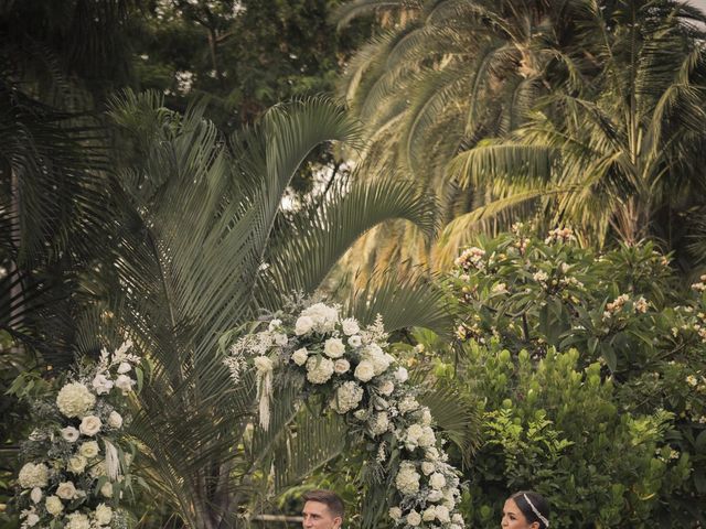 La boda de Zaak y Alba en Puerto De La Cruz, Santa Cruz de Tenerife 31