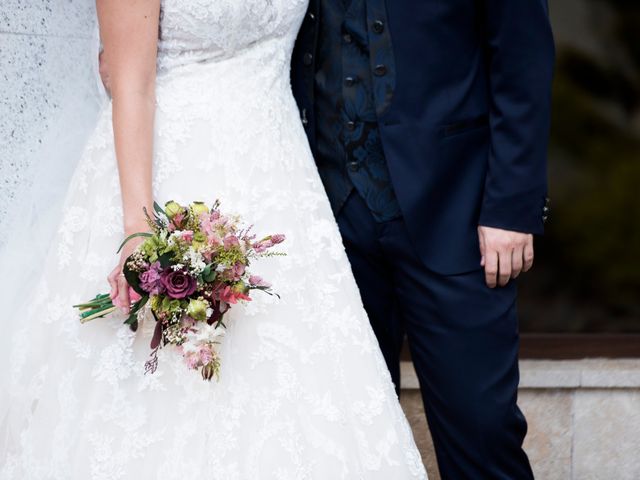 La boda de Miguel y Maite en Miraflores De La Sierra, Madrid 19