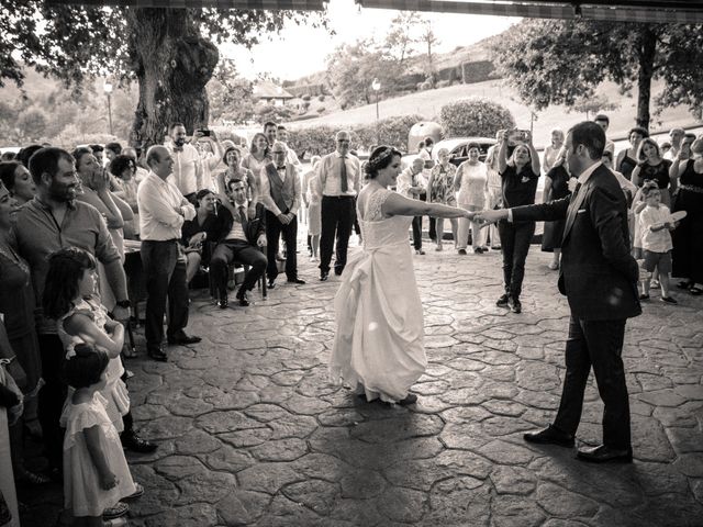 La boda de Hodei y Aitziber en Amorebieta-echano, Vizcaya 37