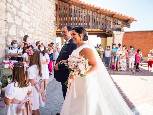 La boda de Víctor y Elena en Valoria La Buena, Valladolid 13