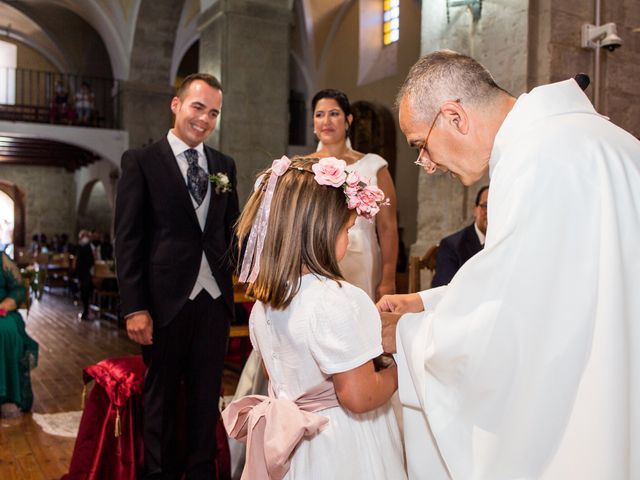 La boda de Víctor y Elena en Valoria La Buena, Valladolid 19