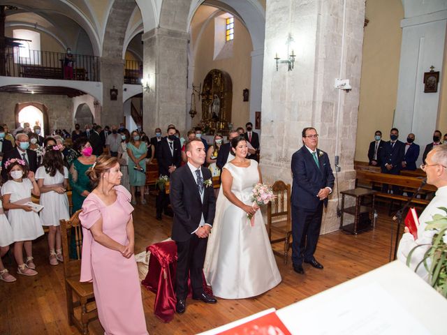 La boda de Víctor y Elena en Valoria La Buena, Valladolid 21