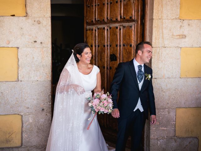 La boda de Víctor y Elena en Valoria La Buena, Valladolid 25