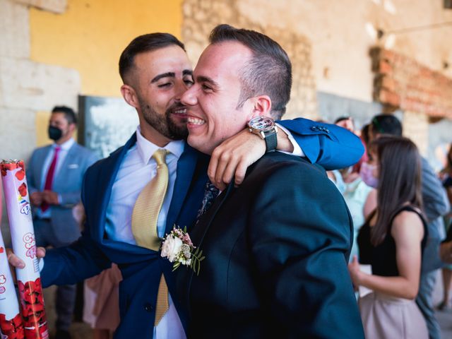 La boda de Víctor y Elena en Valoria La Buena, Valladolid 27