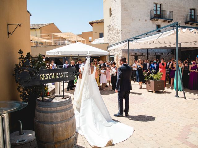 La boda de Víctor y Elena en Valoria La Buena, Valladolid 36