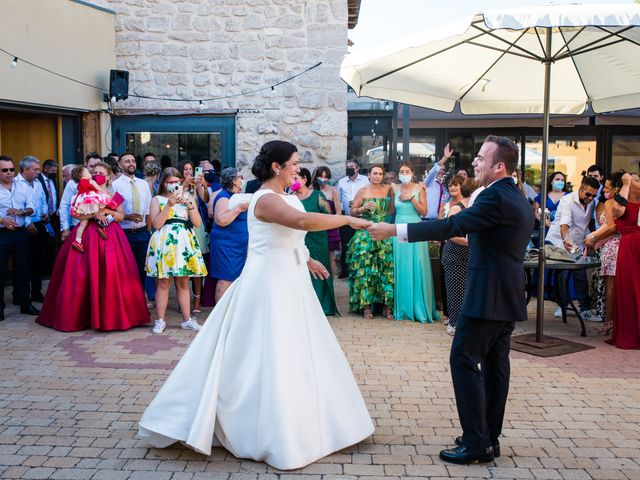 La boda de Víctor y Elena en Valoria La Buena, Valladolid 47