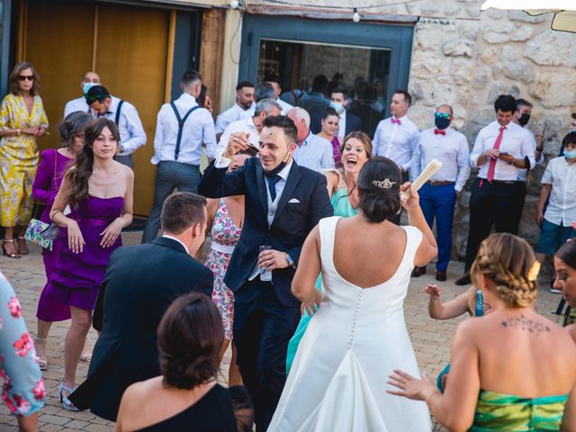 La boda de Víctor y Elena en Valoria La Buena, Valladolid 53