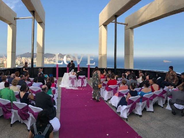 La boda de Isidro  y Carolina  en Benidorm, Alicante 6