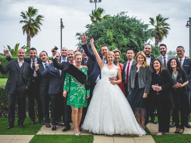 La boda de Guille y Estefi en Valencia, Valencia 41