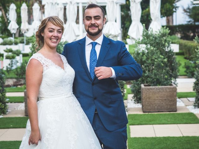 La boda de Guille y Estefi en Valencia, Valencia 45