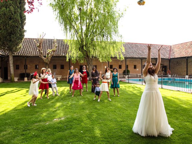 La boda de Jean Pierre y Rosalía en Chinchon, Madrid 73