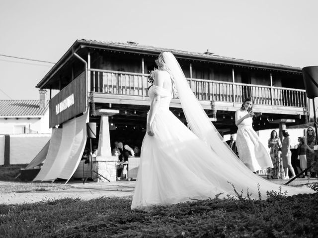 La boda de Yeuri y Katya en Candas, Asturias 11