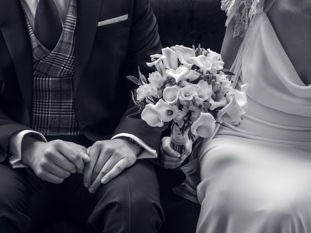 La boda de Adrián y Marianna en Santiago De Compostela, A Coruña 23