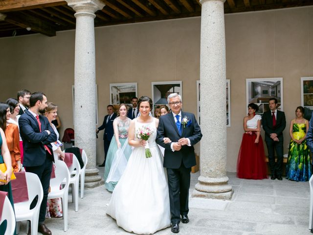 La boda de Joaquín y Lorena en Villatoro, Ávila 36