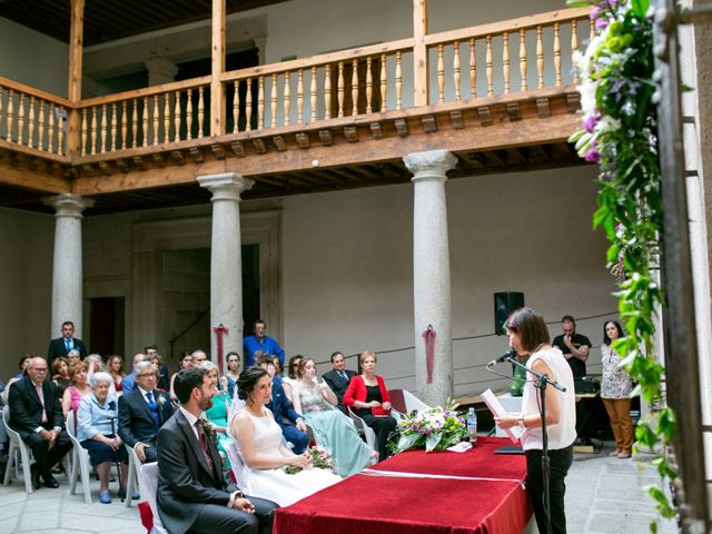 La boda de Joaquín y Lorena en Villatoro, Ávila 38