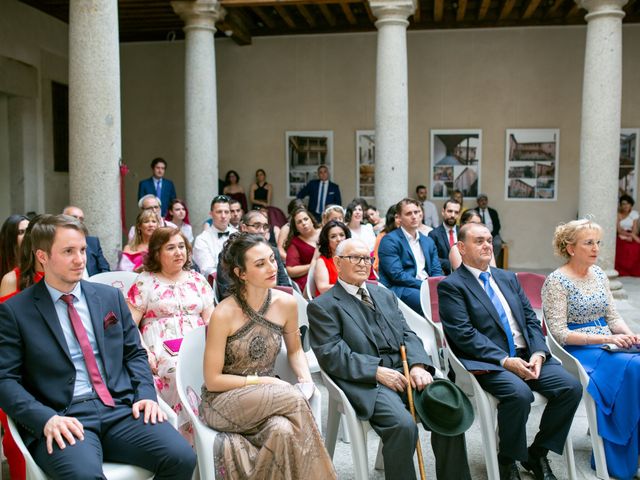 La boda de Joaquín y Lorena en Villatoro, Ávila 39