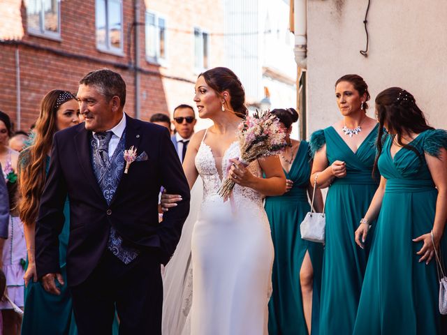 La boda de David y Seyla en Cañamero, Cáceres 21