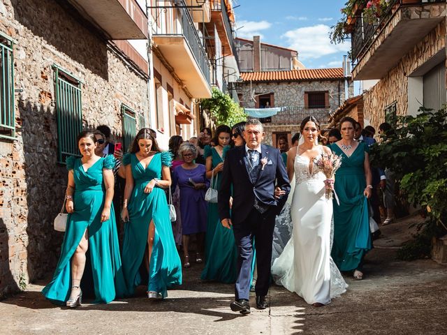 La boda de David y Seyla en Cañamero, Cáceres 23