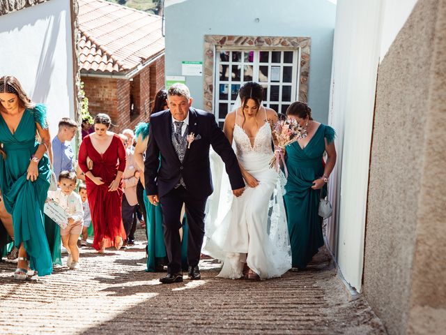 La boda de David y Seyla en Cañamero, Cáceres 24