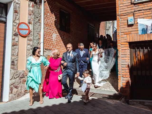 La boda de David y Seyla en Cañamero, Cáceres 27