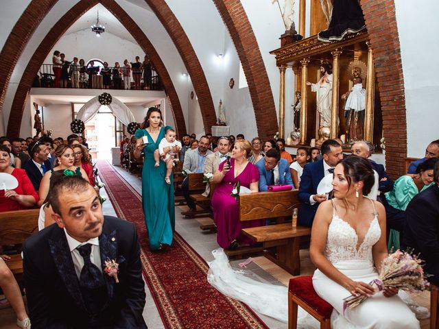 La boda de David y Seyla en Cañamero, Cáceres 34