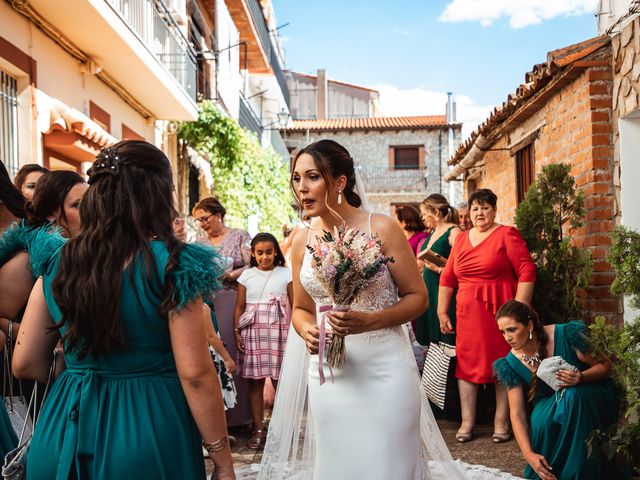 La boda de David y Seyla en Cañamero, Cáceres 76