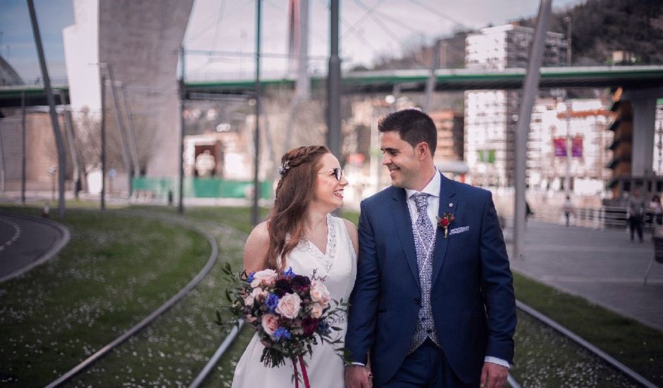 La boda de Unai y Zuri en Bilbao, Vizcaya