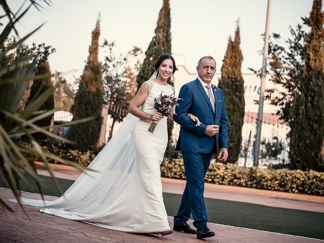 La boda de David y Mamen en Almendralejo, Badajoz 35