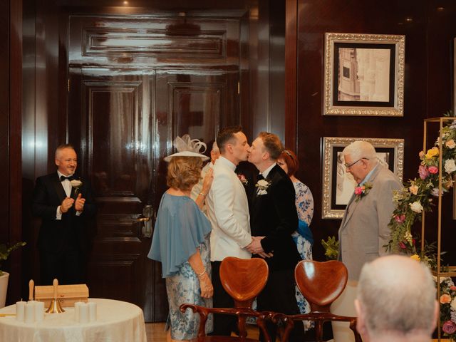 La boda de Eoin y Oisin en Barcelona, Barcelona 27