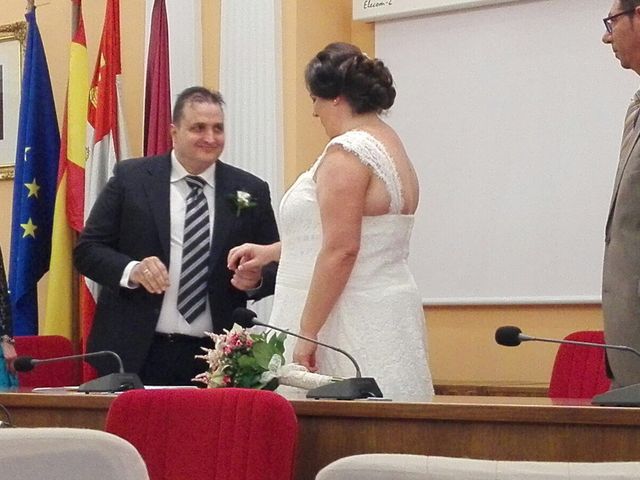 La boda de Julian y Elisabet en Medina Del Campo, Valladolid 1