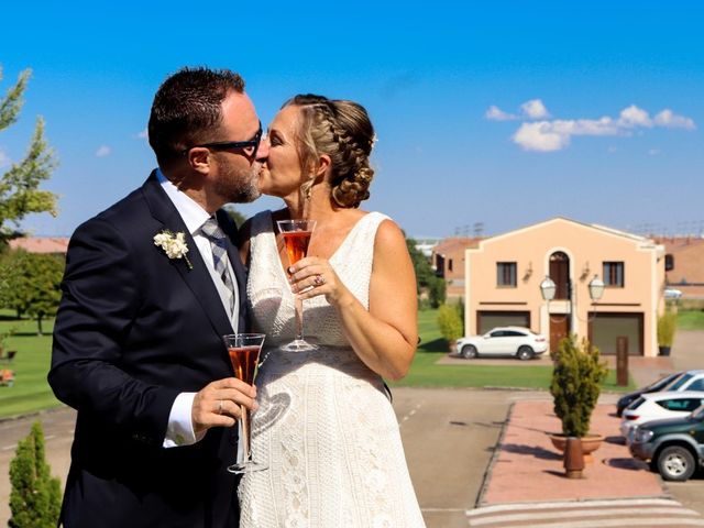 La boda de Jesús  y Mónica  en León, León 13