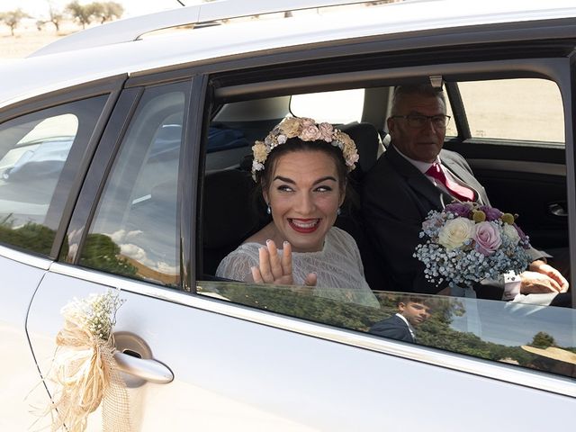 La boda de Alejandra y Ángel en La Roca De La Sierra, Badajoz 4