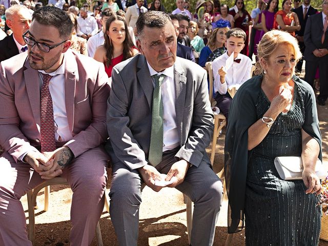 La boda de Alejandra y Ángel en La Roca De La Sierra, Badajoz 30